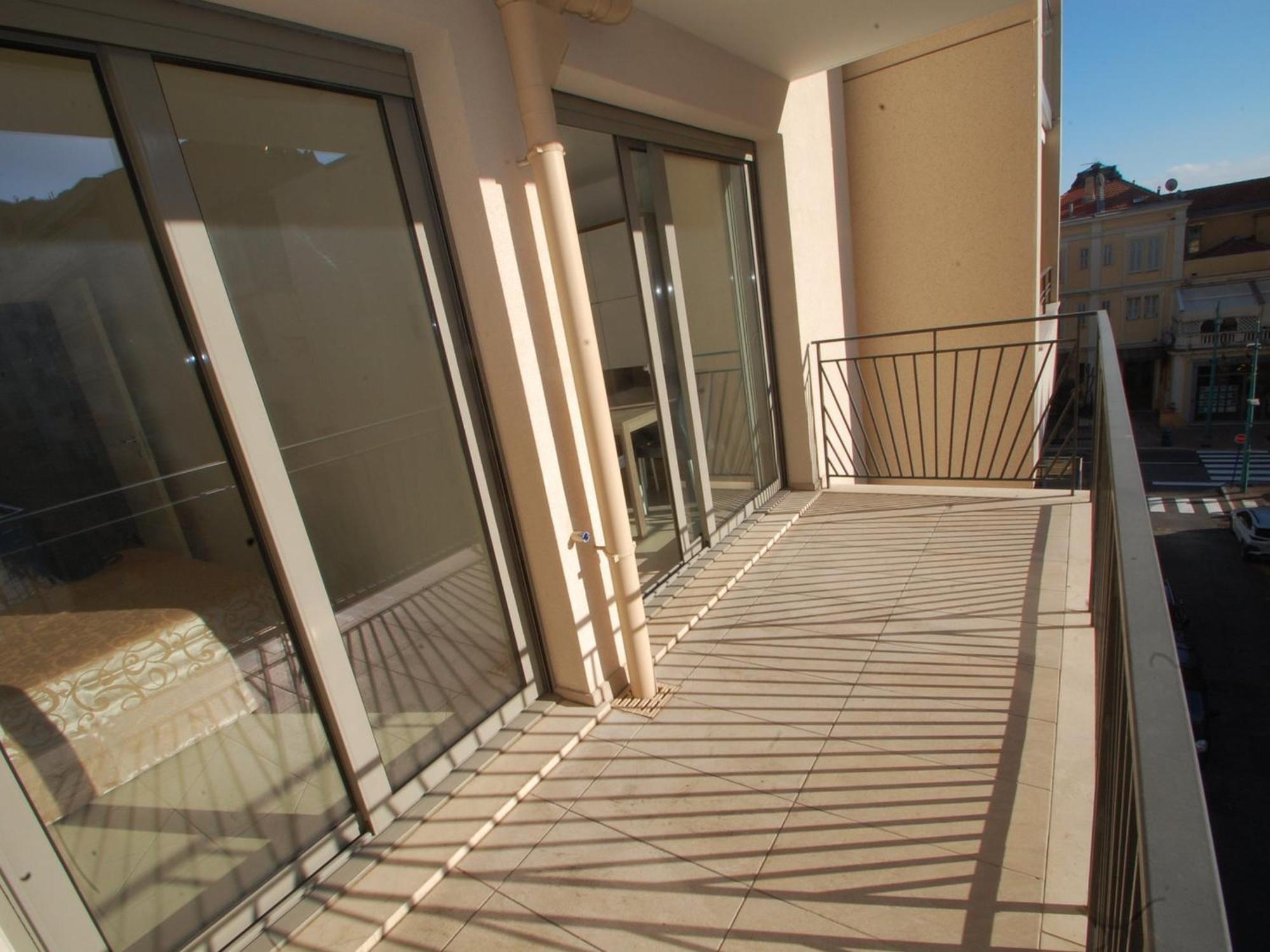 Charmant 2P Moderne Avec Terrasse, Parking Prive, En Plein Centre De Menton, A 2 Pas De La Mer - Fr-1-196-200 Kültér fotó